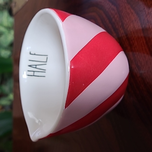 🍬Rae Dunn Measuring Cup Set - Picture 7 of 13